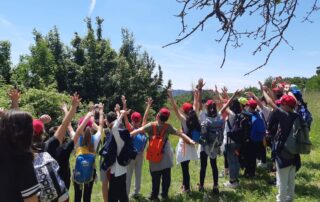 bambini in un campo