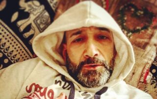 rapinava travestito da babbo natale