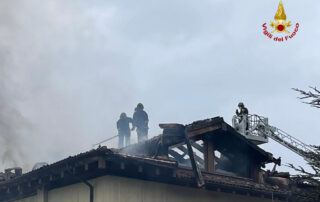 Abitazione in fiamme