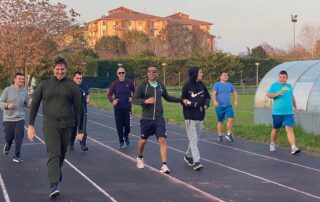 corriamo nuotiamo insieme novi