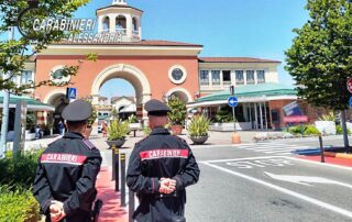 carabinieri outlet serravalle novi