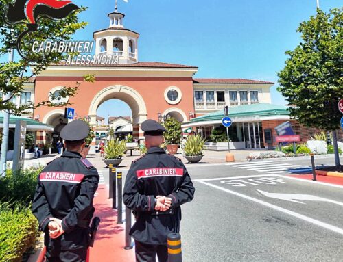 Outlet Serravalle: denunciato dai Carabinieri un irregolare per ricettazione di cellulari rubati