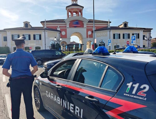 Borse schermate e rimozione sistemi antitaccheggio: denunciato ladro all’Outlet di Serravalle