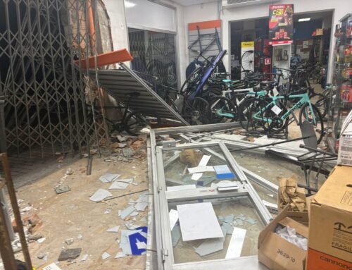 Ingente furto al negozio La Bici di Arquata: devastati la vetrina e l’ingresso dai ladri