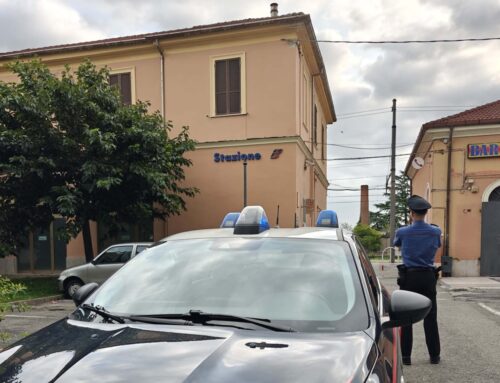 Uomo senza biglietto aggredisce controllori sul treno a Serravalle: 3 pattuglie per fermarlo