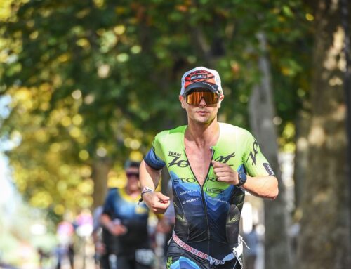 Impresa di Simone Berrino nel triathlon: secondo assoluto a Cervia e qualificazione ai Mondiali 2026