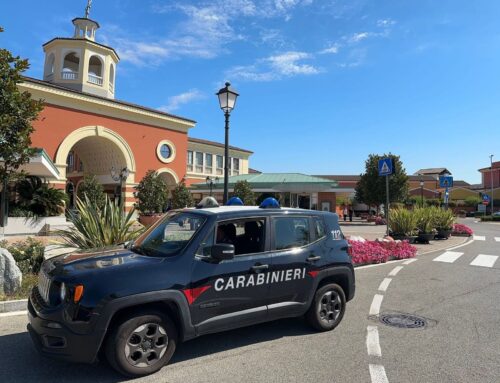 Rissa all’Outlet di Serravalle, ferito un passante minorenne: indagini dei Carabinieri