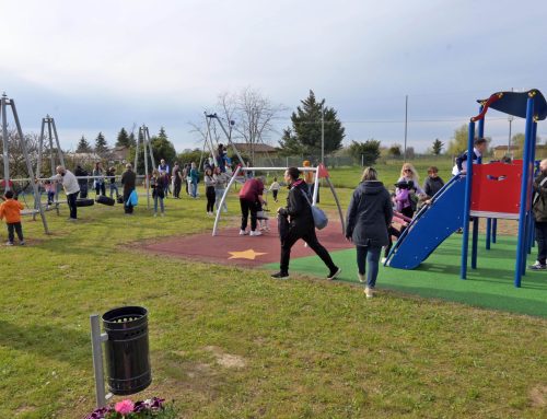 Inaugurato a Bettole di Pozzolo il nuovo parco giochi con tantissimi bambini