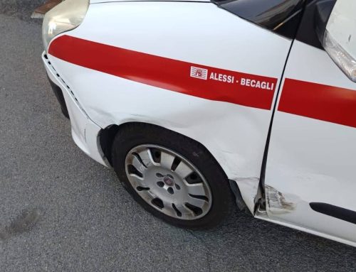 Mezzo della CRI di Novi danneggiato, colpevole non si ferma: cruciali i testimoni per identificarlo