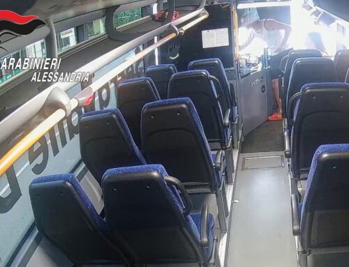 Serravalle, due giovani denunciati dai Carabinieri per aggressione all’autista di un autobus