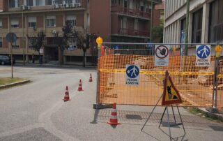 cantiere davanti alla sede Asl di via Papa Giovanni XIII a Novi