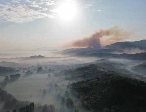 Notte di lavoro contro l’incendio a Mornese: continuano le operazioni di spegnimento